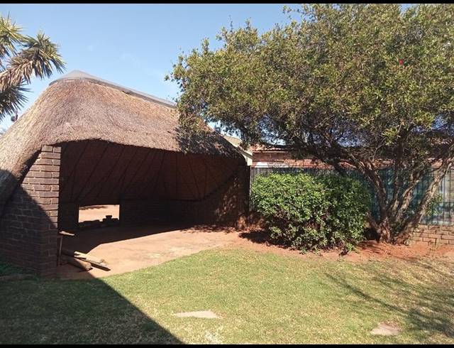 3 BEDROOM HOUSE FOR SALE IN HELIKONPARK